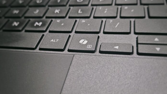 Клавіша Copilot у Windows 11 тепер дозволяє призначити гарячу клавішу для правого кліку 2 Кнопка Copilot на клавіатурі Windows 11