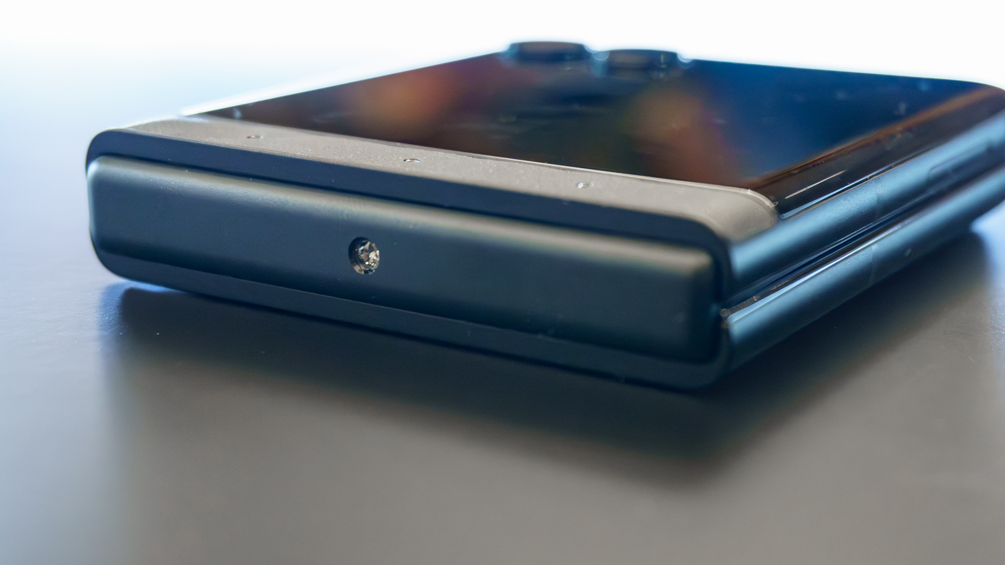 Motorola Razr засяяв 35 кристалами Swarovski 4