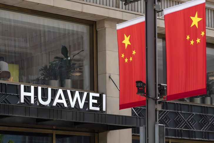 Чутки про втечу CEO Huawei з Кицями перед новими обмеженнями вибухнули в&hellip;