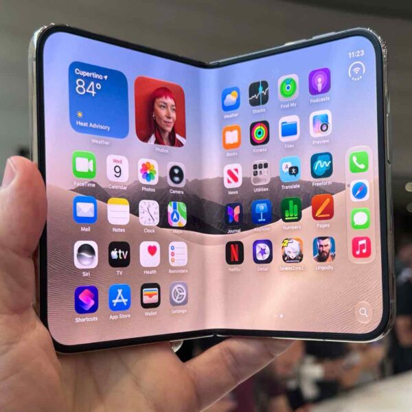 Apple представила iPhone Duo, кинувши виклик конкурентам
