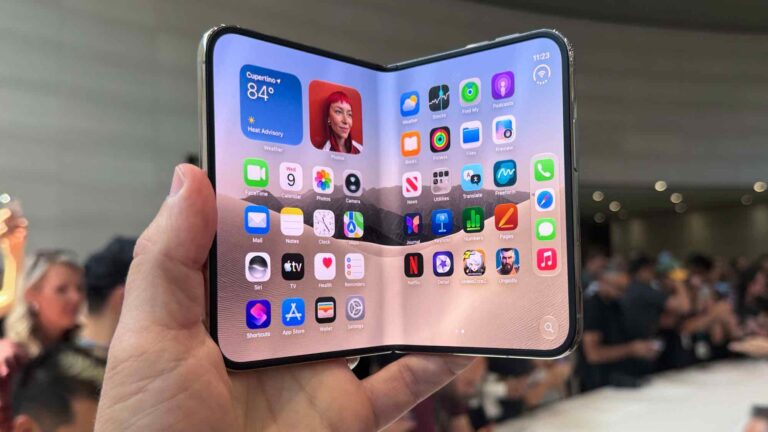 Apple представила iPhone Duo, кинувши виклик конкурентам 42