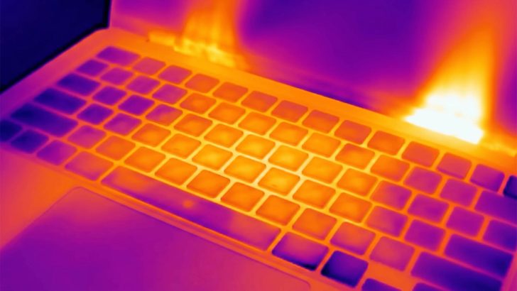 Apple поверне гроші за MacBook Pro, але клієнт втрачає $2000 і шукає допомоги закону 1