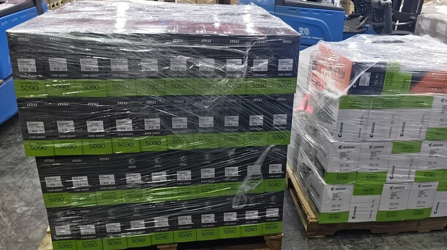 ШІ-компанії масово скуповують RTX 5090 за понад €5000 1