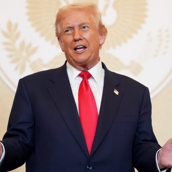 Трамп пропонує перейменувати ШІ на “Суперінтелект”, але це не те, що означає цей термін