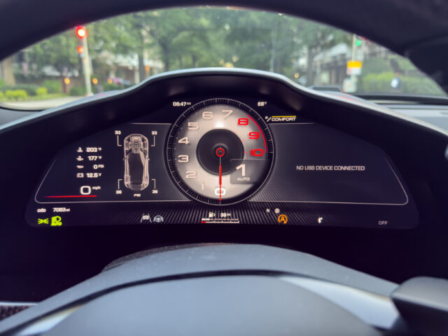 Ferrari Purosangue: Не все те позашляховик, що має високий кліренс 12