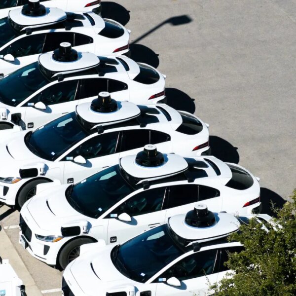 Waymo відновила роботу в Сан-Антоніо через 5 місяців після припинення через повені