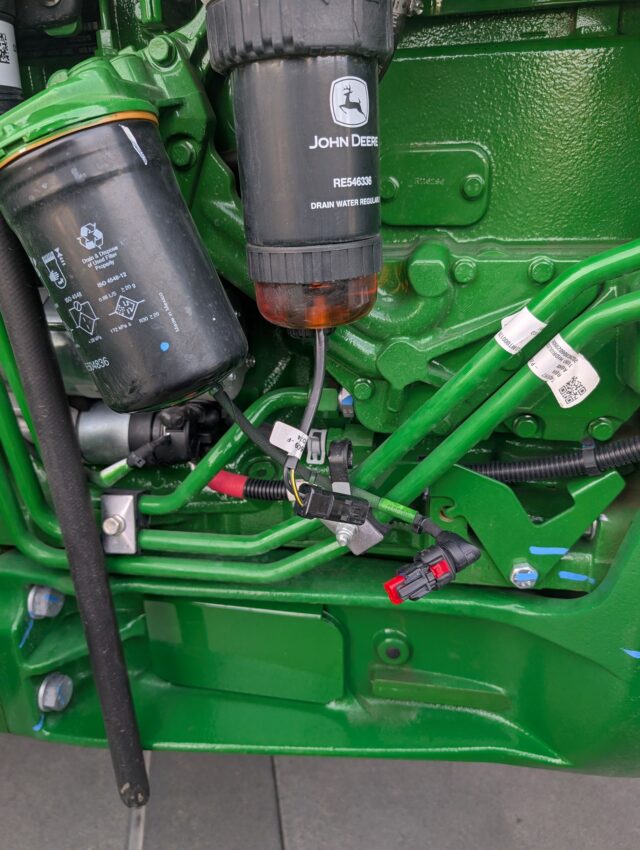 Фермери скептично ставляться до самостійного ремонту тракторів John Deere 5