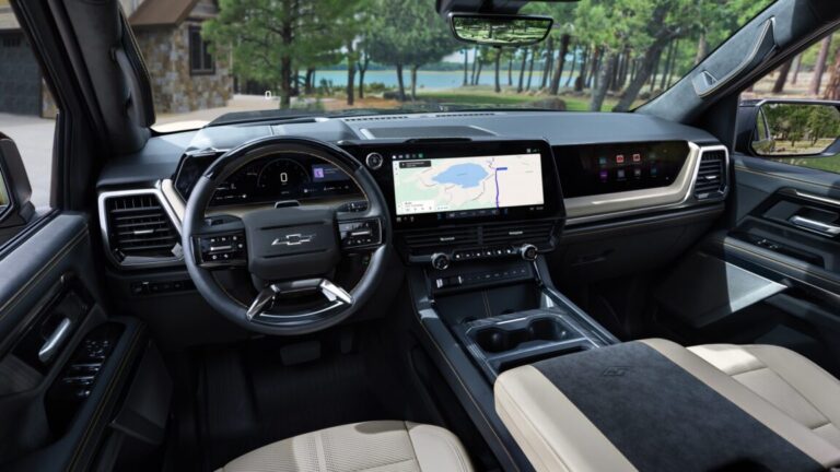 GM оновила інтерфейс своїх головних вантажівок, додавши підтримку CarPlay 18