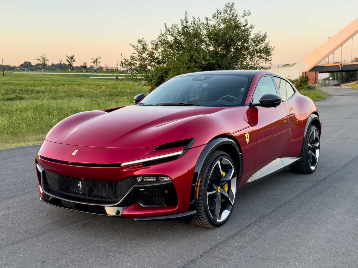 Ferrari Purosangue: Не все те позашляховик, що має високий кліренс 17