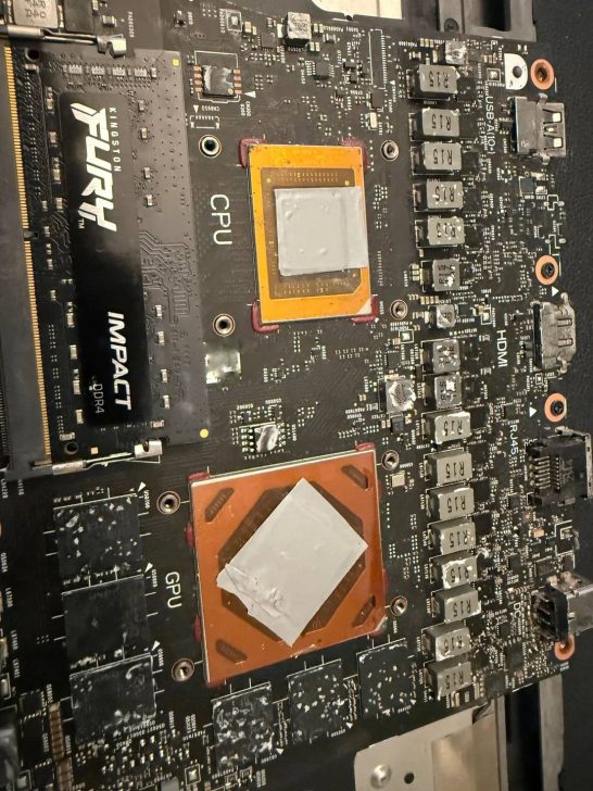 ROG STRIX G15 AE, що вимикався чотири роки, вилікували термопастою 3