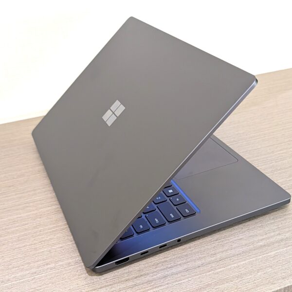 Microsoft має два тижні, щоб підготувати презентацію Surface, яка не стане ганьбою