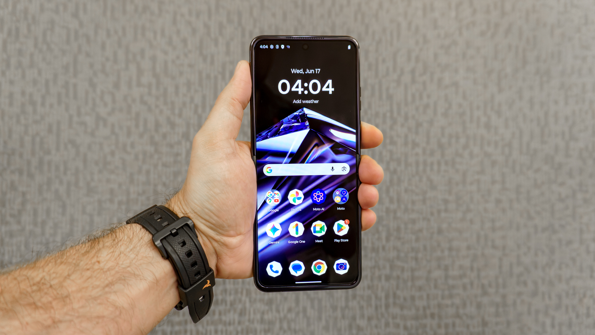 Motorola Razr засяяв 35 кристалами Swarovski 3