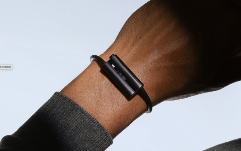 Засновники Fitbit запустили Luffu Link, LTE-браслет для здоров’я та безпеки 1 Засновники Fitbit запустили Luffu Link, LTE-браслет для здоров’я та безпеки 1