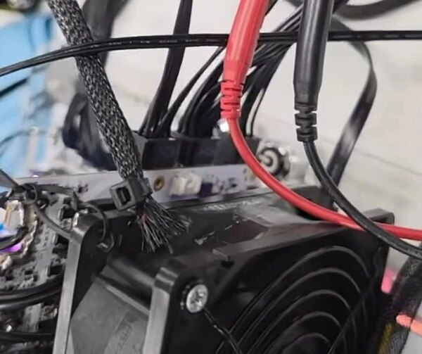 NVIDIA RTX 5090 отримає три 8-контактні роз’єми замість двох 12V-2×6