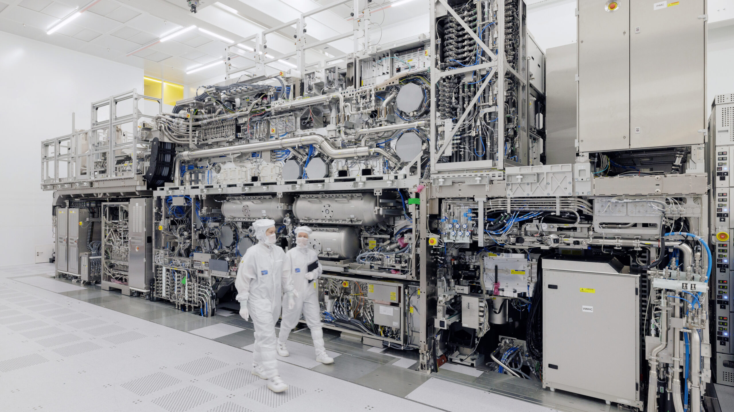 Виробники чіпів інвестують $400 млн у нові машини ASML та погоджуються на ключові зміни у виробництві 1