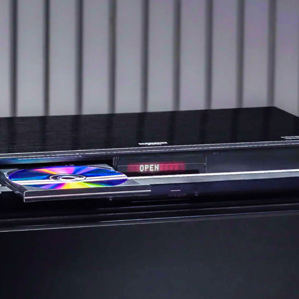 Sony ubp-x800m2: нова ціна на 4K Blu-ray плеєр, що тестує телевізори