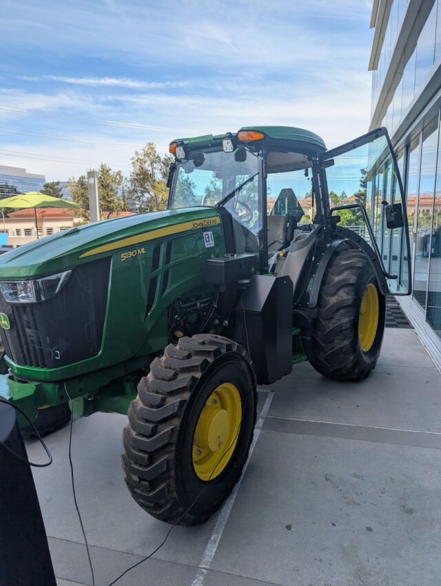 Фермери скептично ставляться до самостійного ремонту тракторів John Deere 4
