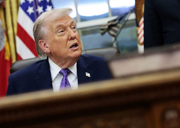 Трампа можуть змусити розкрити секретні правила федералів щодо тестування безпеки ШІ