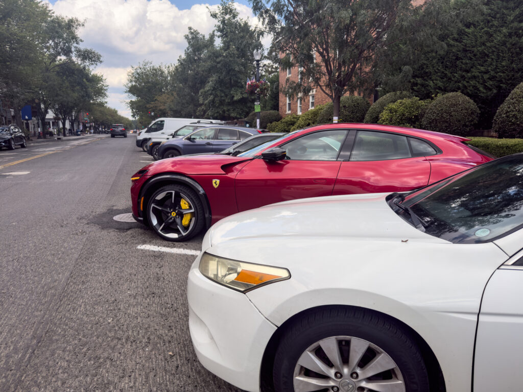 Ferrari Purosangue: Не все те позашляховик, що має високий кліренс 5