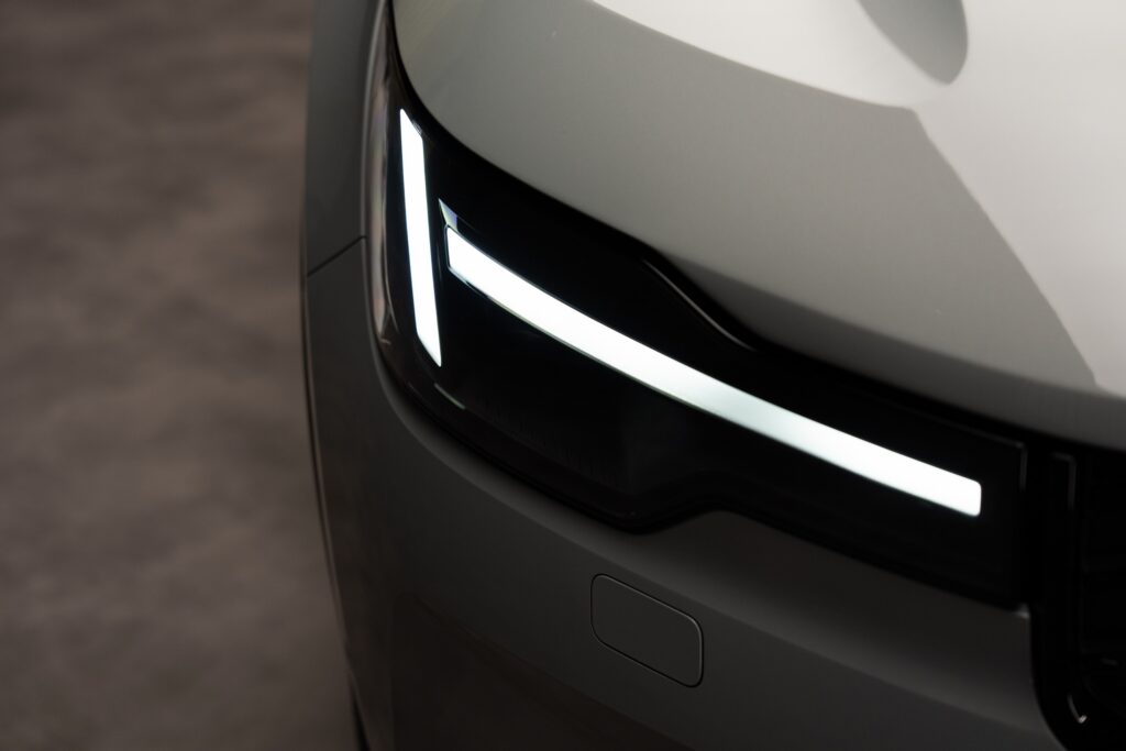 Volvo XC40 2028: Новий дизайн та оновлене освітлення 5