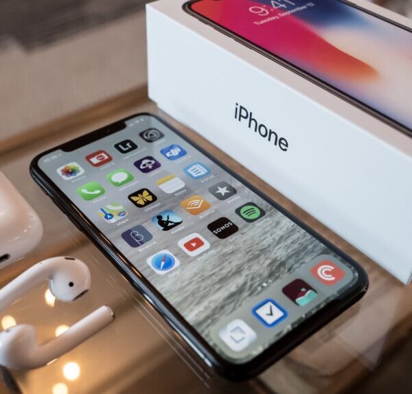 Як знайти iPhone та інші пристрої Apple через Локатор