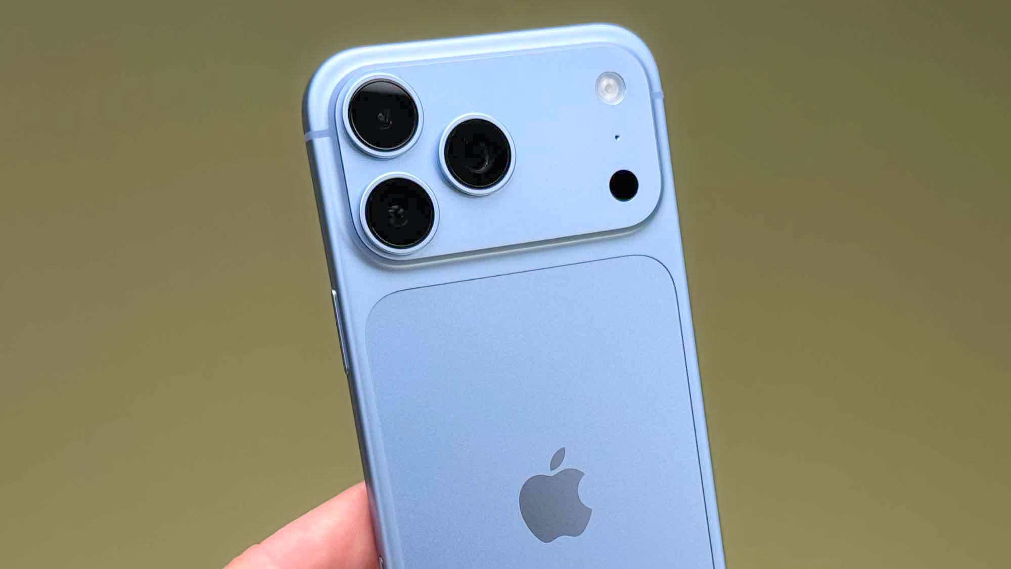 Apple показала нову камеру iPhone 18 Pro: «краще з обох світів» 3