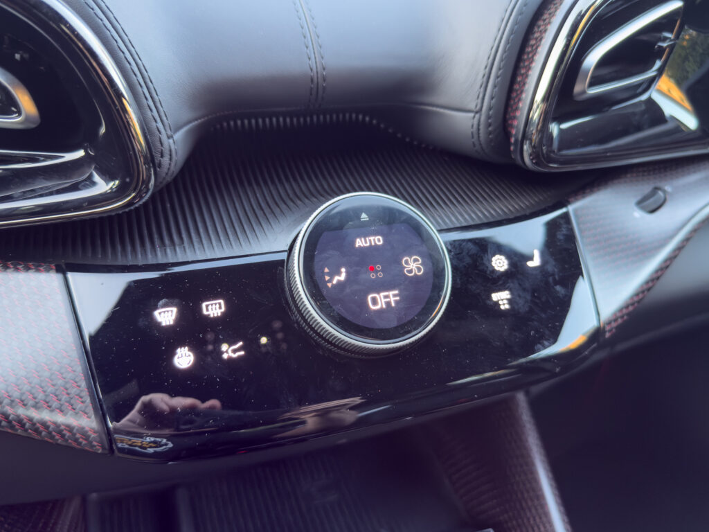 Ferrari Purosangue: Не все те позашляховик, що має високий кліренс 11