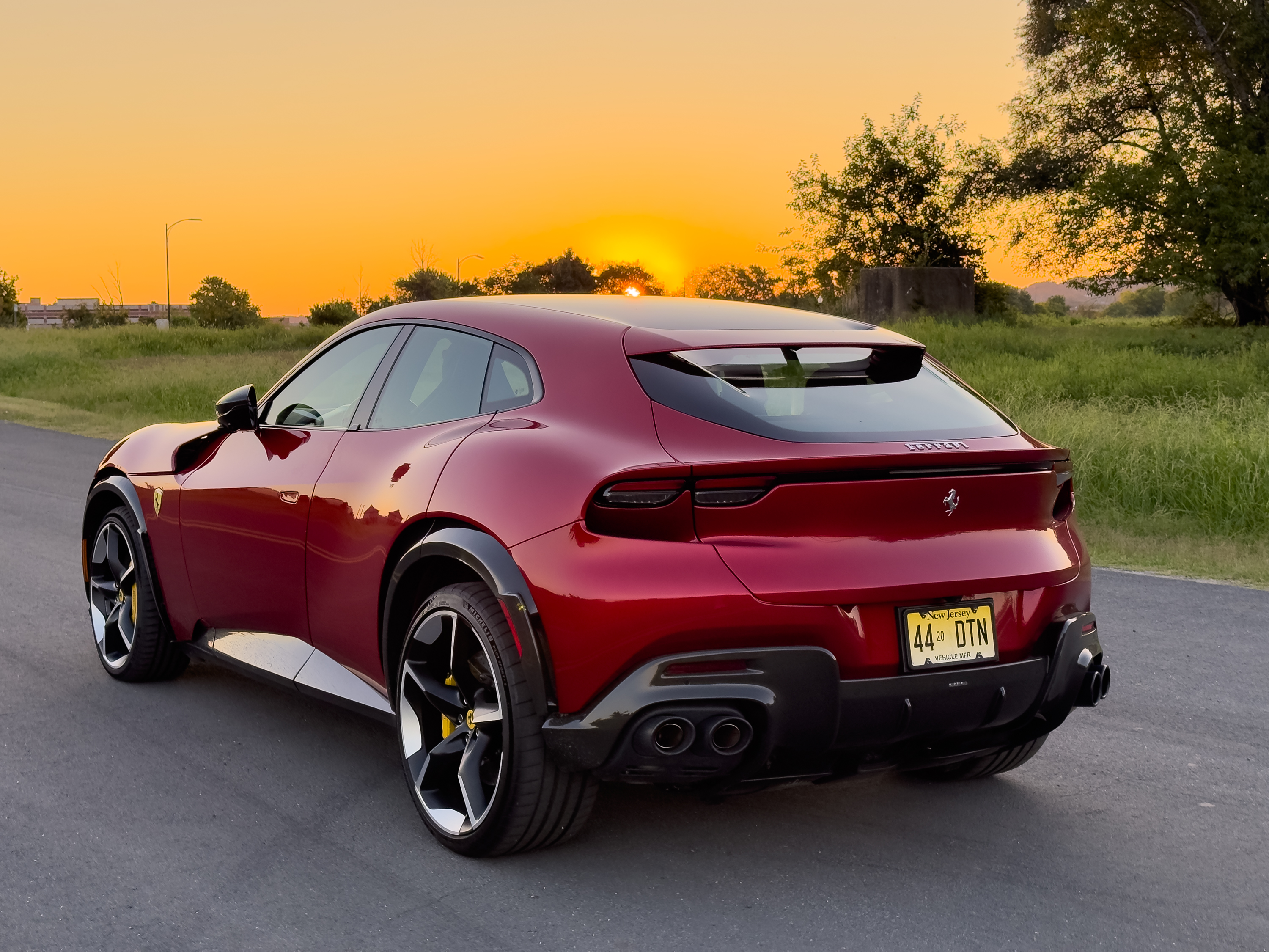 Ferrari Purosangue: Не все те позашляховик, що має високий кліренс 3