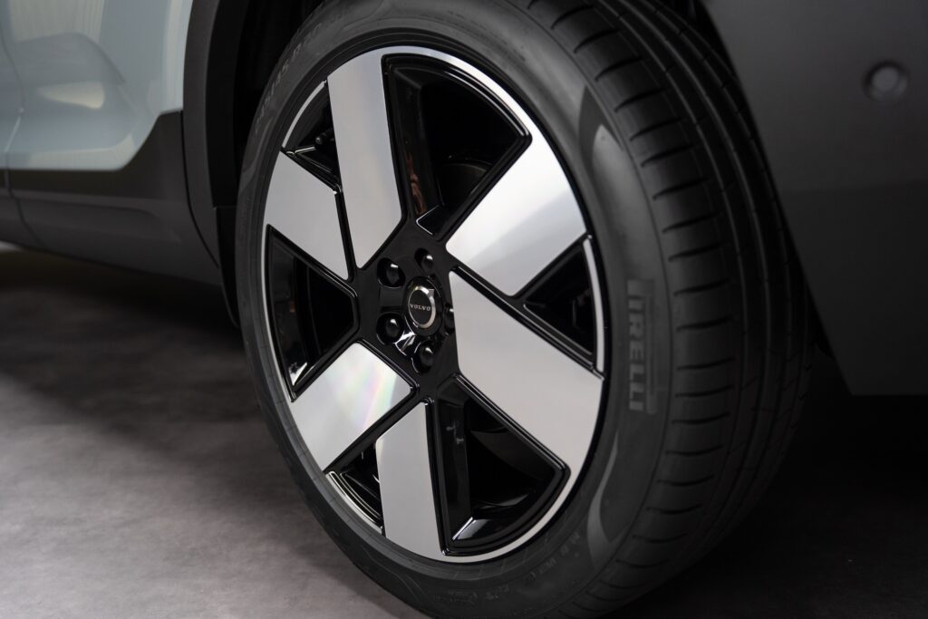 Volvo XC40 2028: Новий дизайн та оновлене освітлення 9