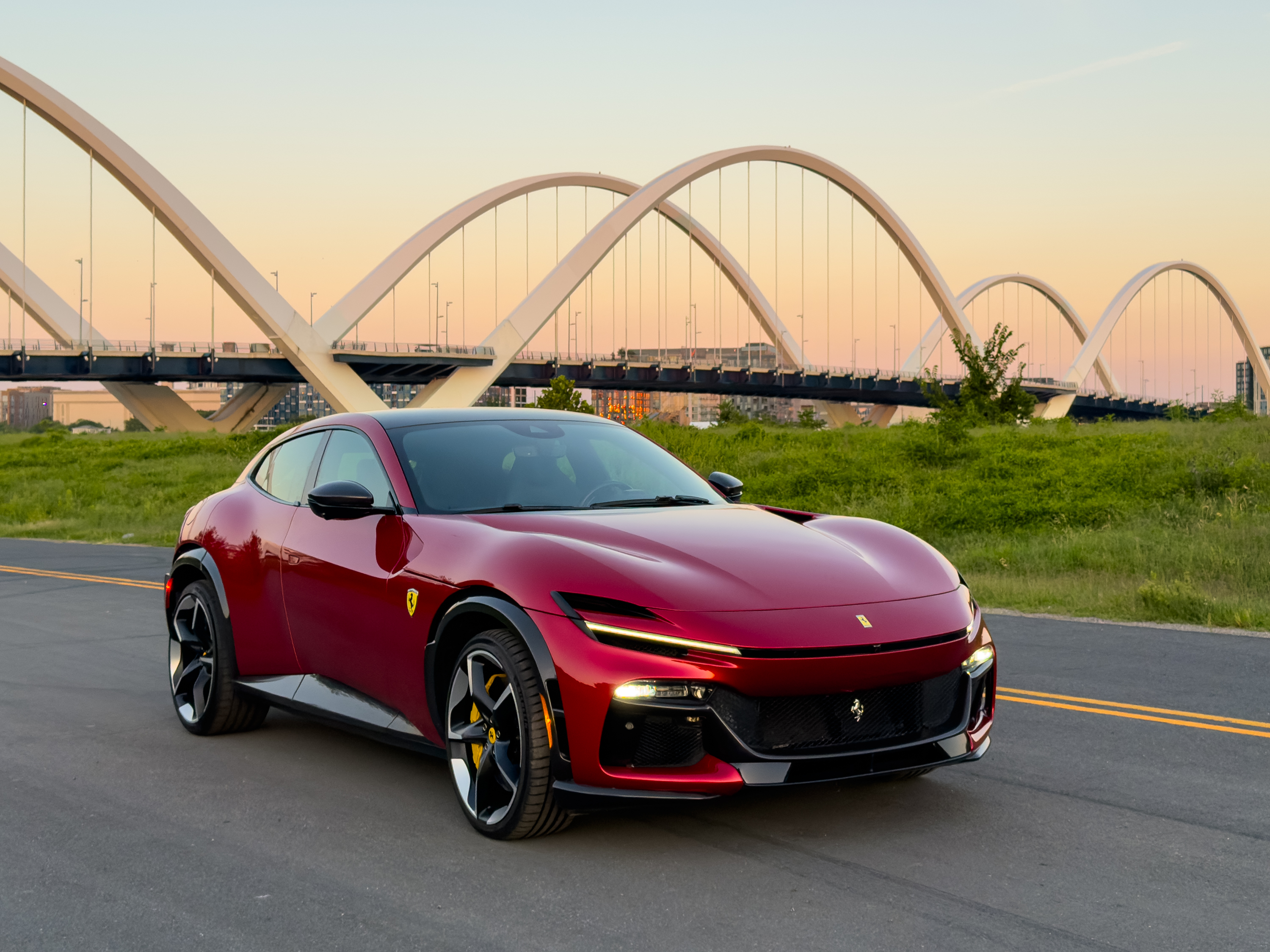 Ferrari Purosangue: Не все те позашляховик, що має високий кліренс 2