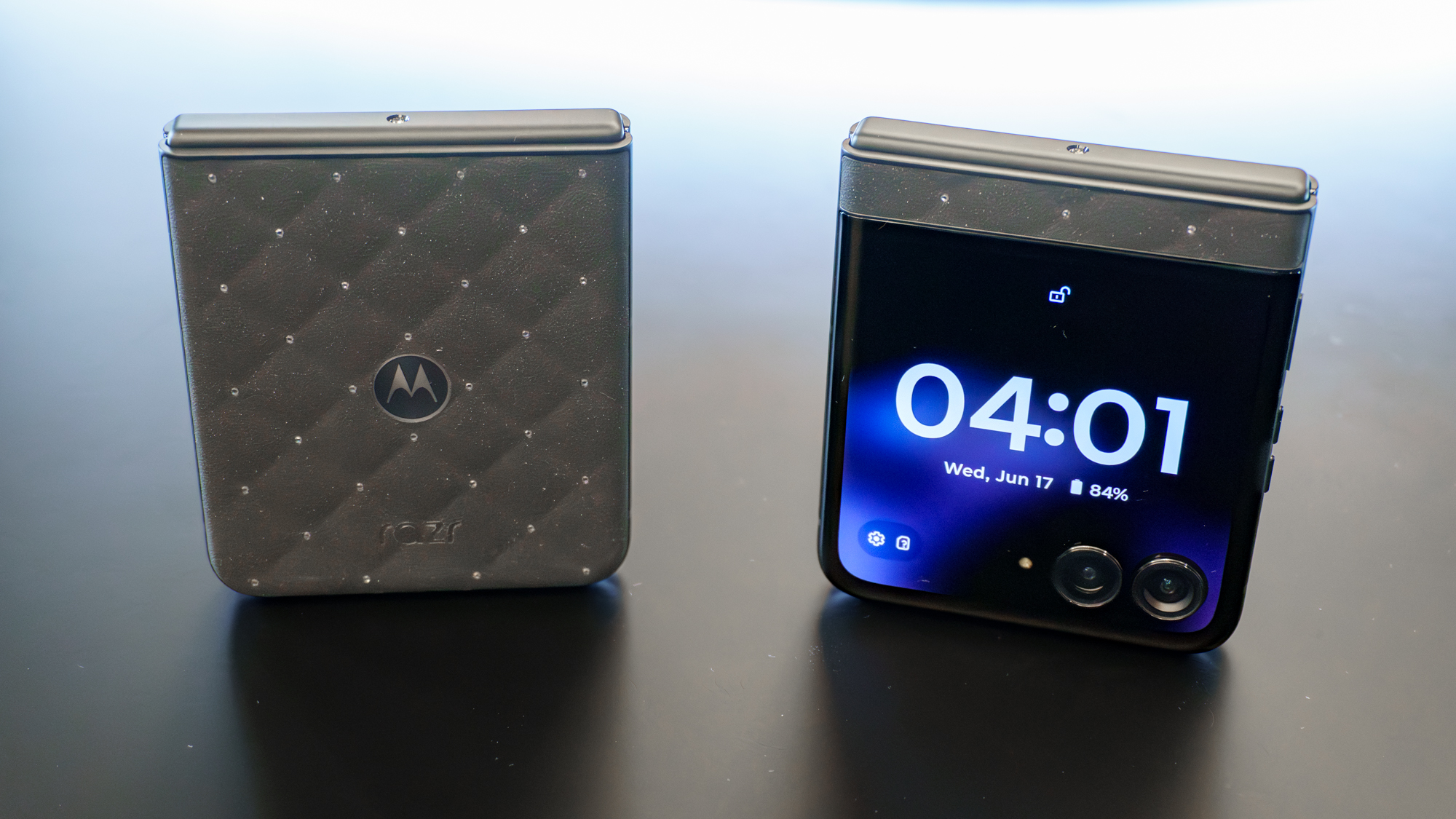 Motorola Razr засяяв 35 кристалами Swarovski 2