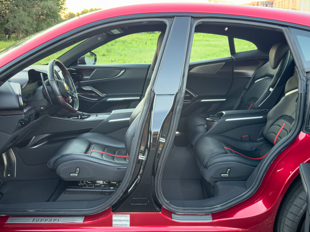 Ferrari Purosangue: Не все те позашляховик, що має високий кліренс 8