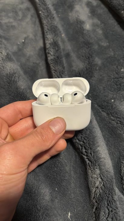 Власник AirPods Pro 3 зламав підробку при заміні амбушури 2