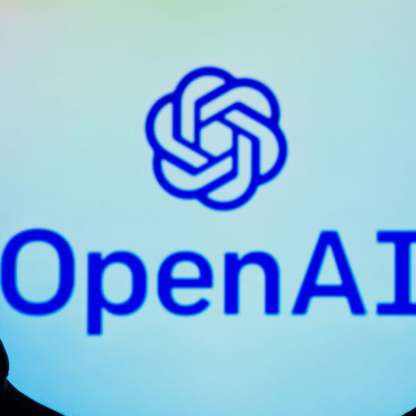 OpenAI платила підрядникам за прослуховування розмов користувачів ChatGPT