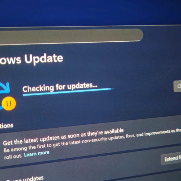 Microsoft випустила Windows 11 KB5129195, яка не вирішує помилки з графічними процесорами AMD