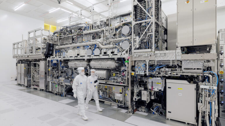 Найкращі виробники чипів інвестують $400 млн у машини ASML та узгоджують ключову зміну у виробництві 11