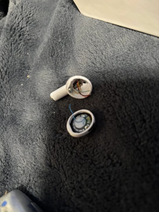 Власник AirPods Pro 3 зламав підробку при заміні амбушури 3