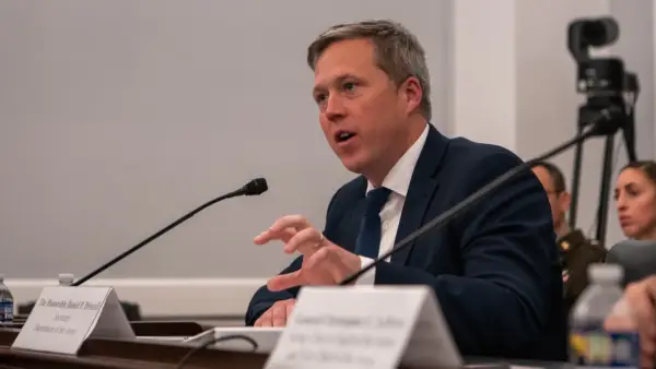 Ден Дрісколл залишив посаду міністра армії США через розбіжності з Гегсетом