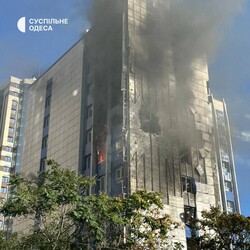 Одеса: російський удар влучив у багатоповерхівку 2 В Одесі російським ударом уражено багатоповерхівку