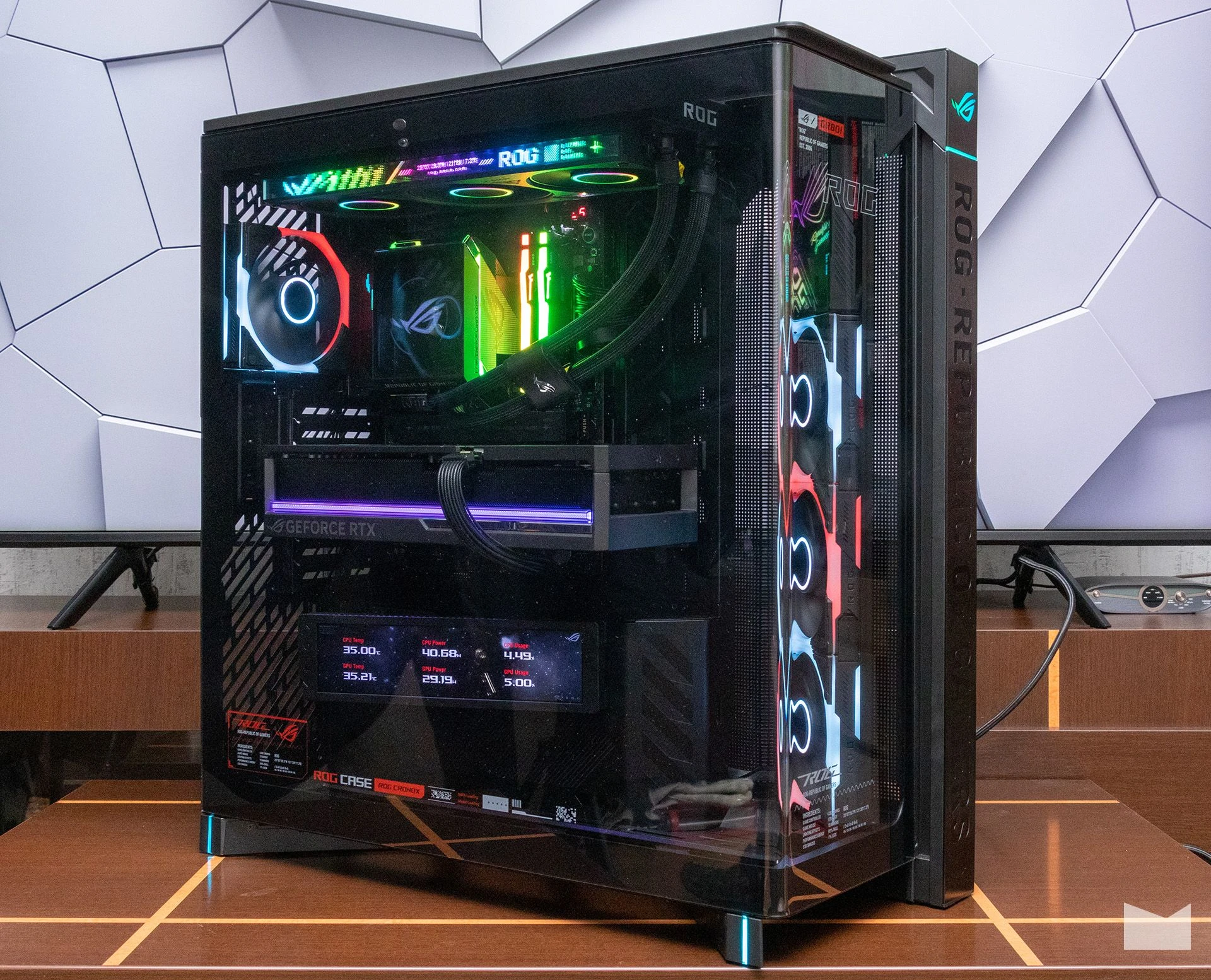 ПК з RTX 5080 та Ryzen 7 9800X3D в корпусі ASUS ROG Cronox ARGB 2