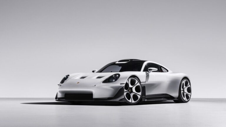 Porsche представила новий суперкар з двигуном посередині 41