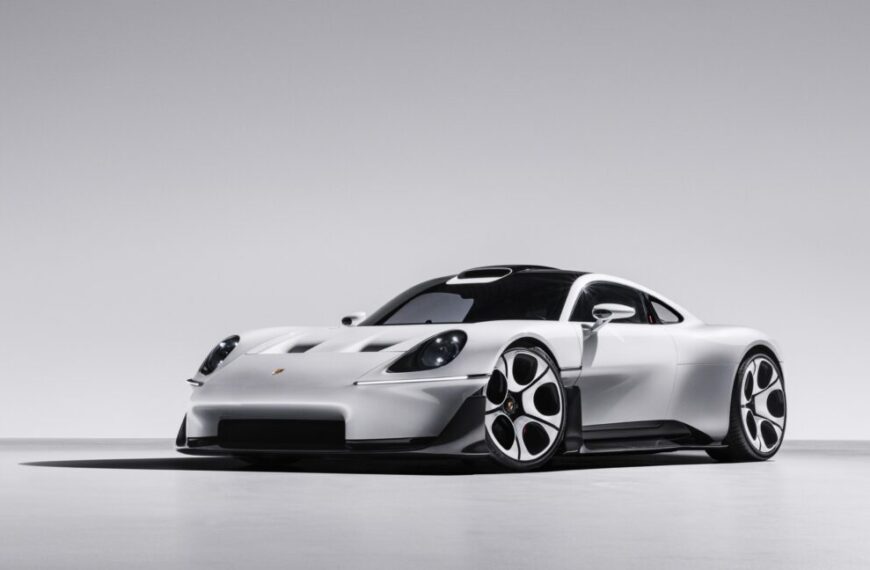 Головна 5 Porsche представила новий суперкар з двигуном посередині