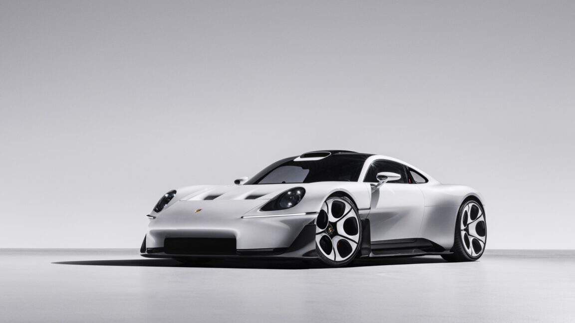 Porsche представила новий суперкар з двигуном посередині 1