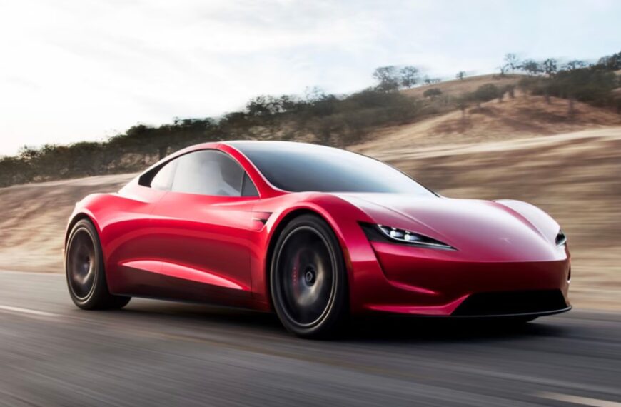 Tesla відкладає презентацію Roadster 2 через погану погоду