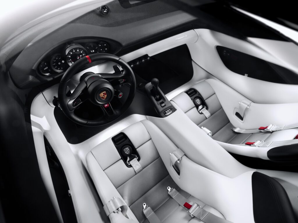 Porsche представила новий суперкар з двигуном посередині 5