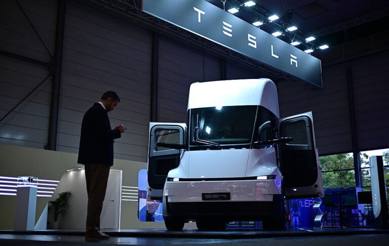 Tesla Cybertruck зіткнувся з викликами інфраструктури 15 Tesla Cybertruck зіткнувся з викликами інфраструктури 15