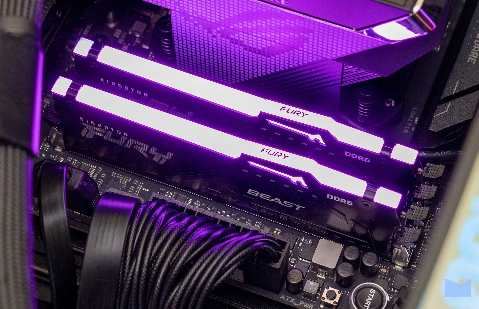ПК з RTX 5080 та Ryzen 7 9800X3D в корпусі ASUS ROG Cronox ARGB 15