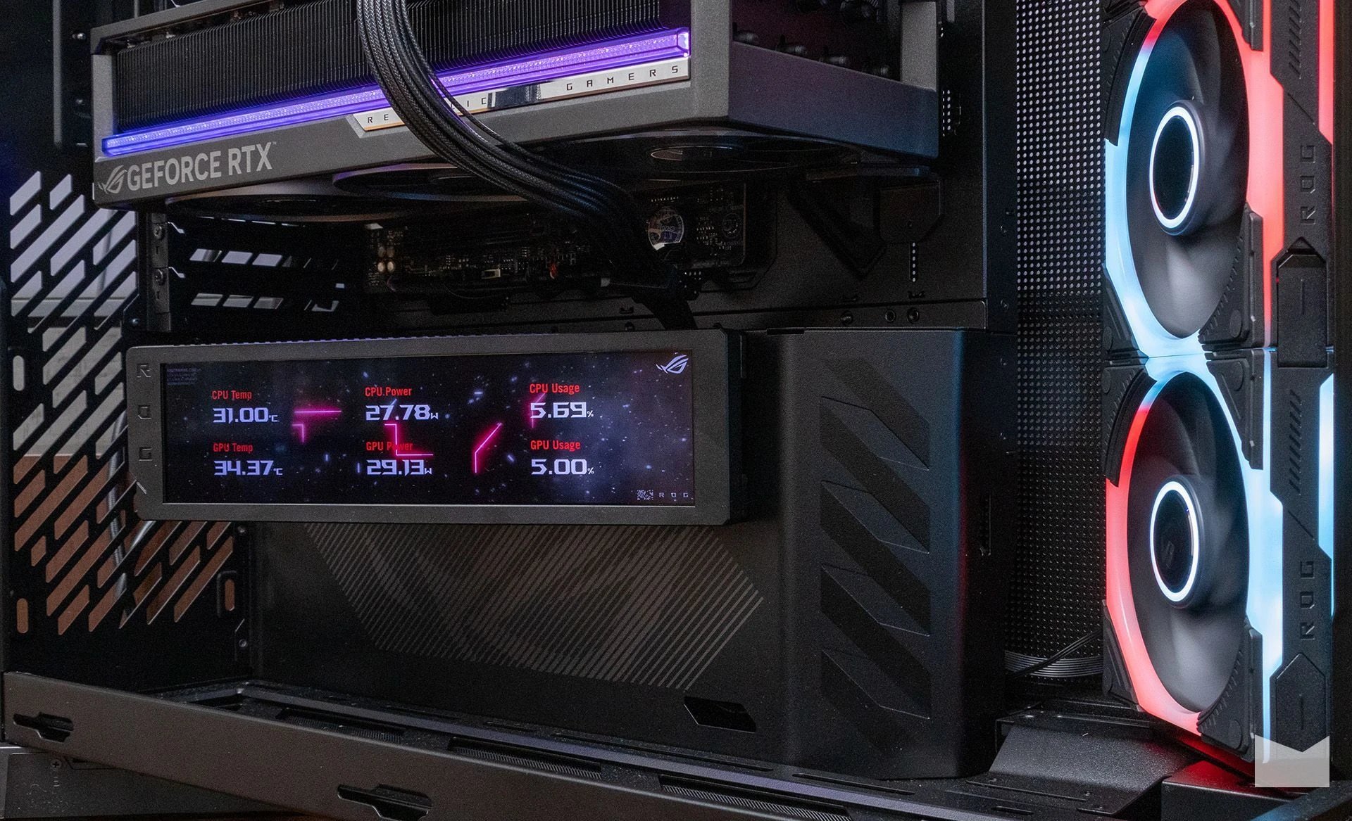 ПК з RTX 5080 та Ryzen 7 9800X3D в корпусі ASUS ROG Cronox ARGB 30