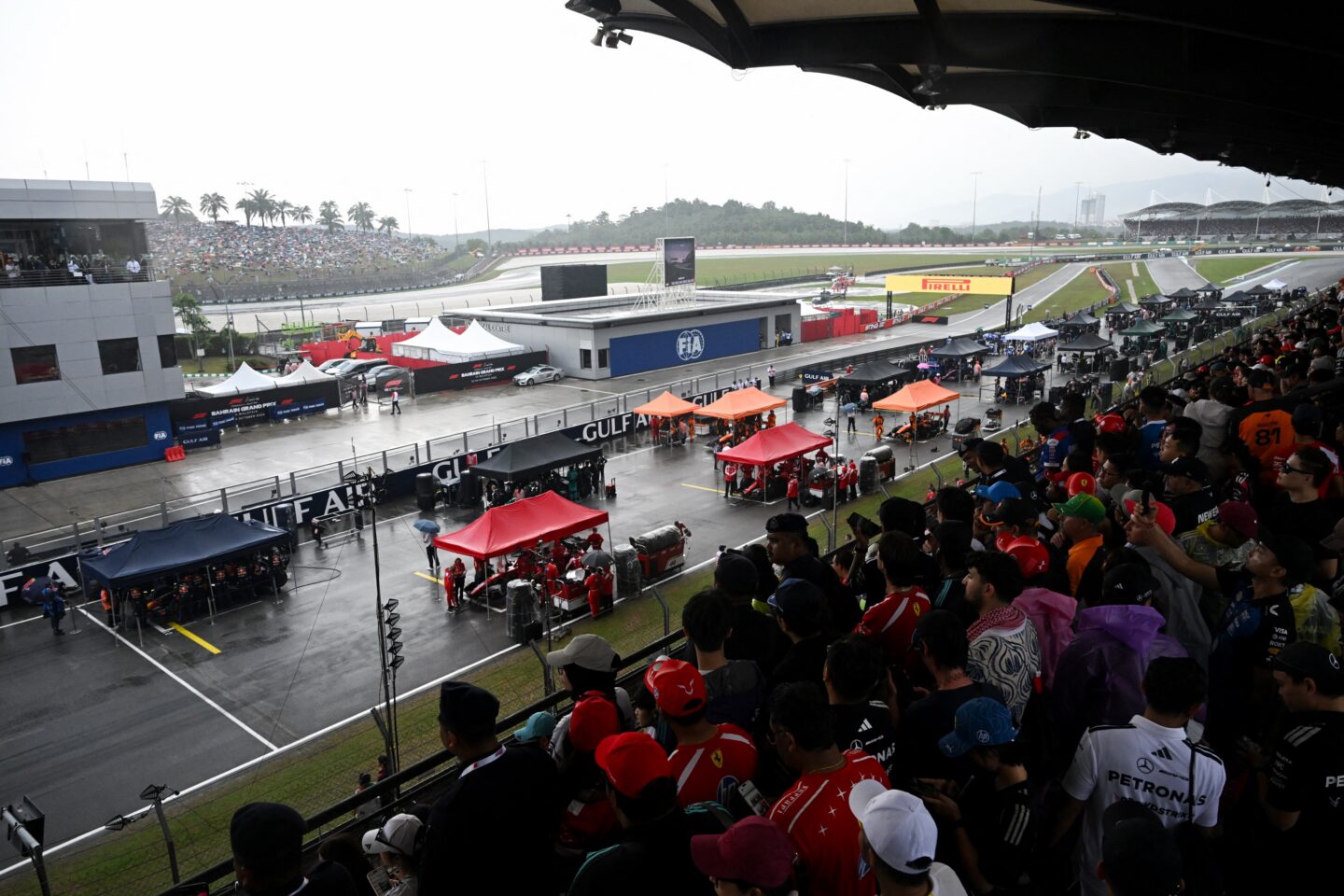 F1 у Бахрейні, але з програмним збоєм: гонку довелося перезапускати 3