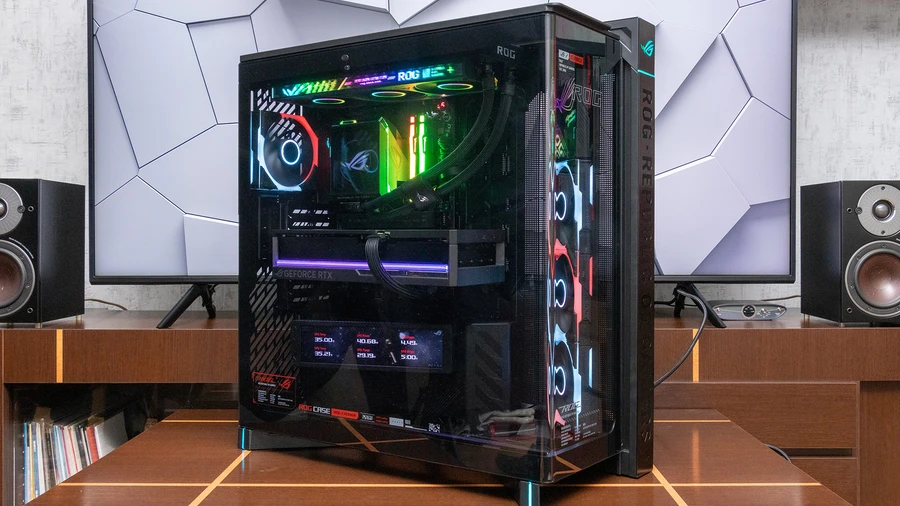 ПК з RTX 5080 та Ryzen 7 9800X3D в корпусі ASUS ROG Cronox ARGB 1